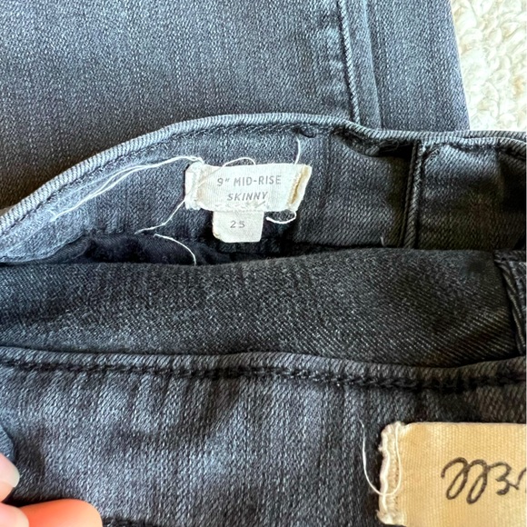 Madewell | Mid-Rise Skinny Jeans | Raw Hem | Sz. 25 - Picture 3 of 3